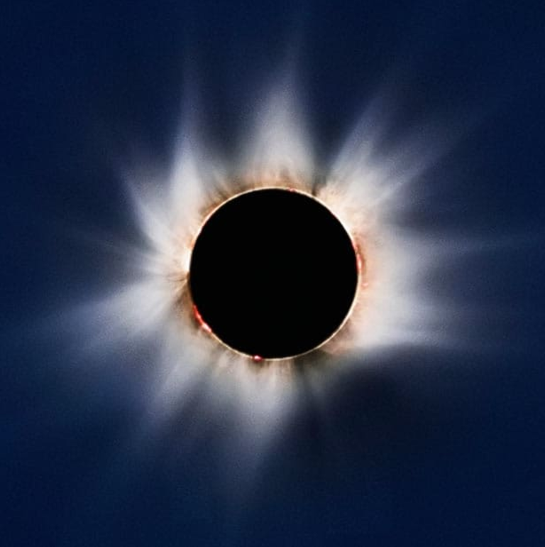 A total solar eclipse, showing solar flares and prominences past the limb of the Sun, which is blocked by the Moon, and the solar corona. Photo: Jay Pasachoff/Science Faction/Corbis