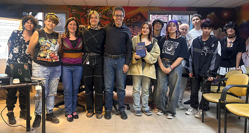 Alberto and Ana with a group of FECh members in the audience.