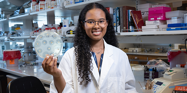Sydney Shelby in the lab 