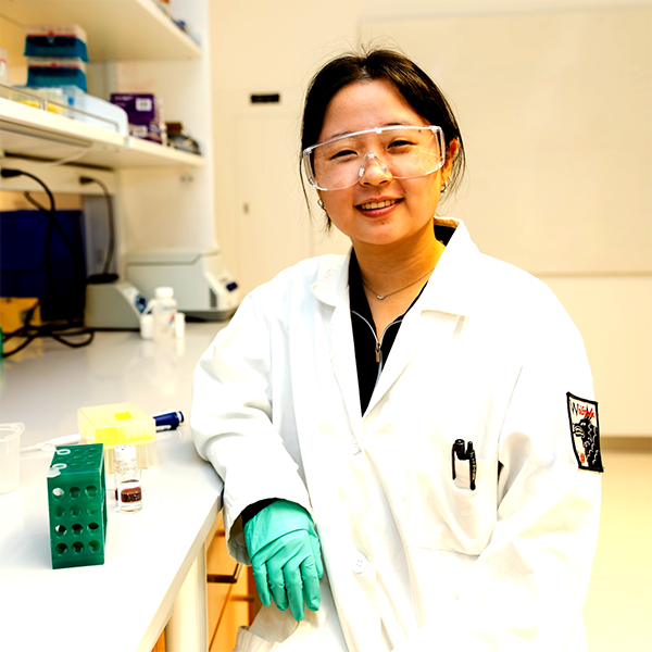 Rebecca An in the lab image link to story