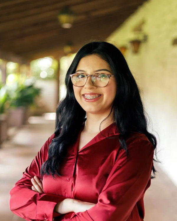Julia Islas Lozano headshot