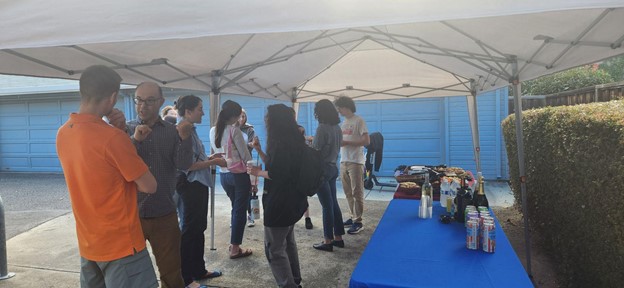 Volunteers interviewAttendees at the Fall Student-Alumni Reception.ing unhoused men and women in an urban park. image link to story