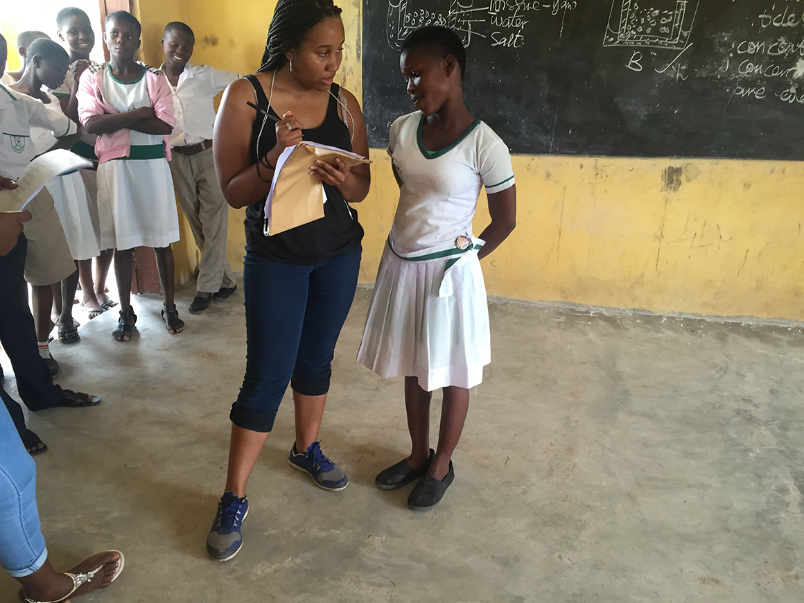 Zipporah Ridley with students in Kumasi, Ghana.