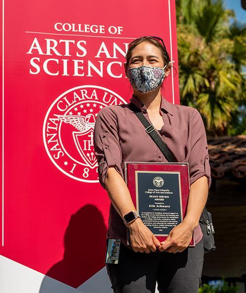 Erin Schwartz with her award