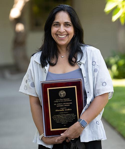 Sharmilla Lodhia with her award