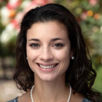 Elyse Raby headshot