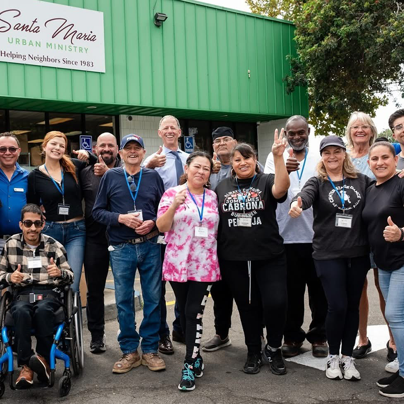 Fernanda Castaneda Ruiz with group at Santa Maria Ministries.