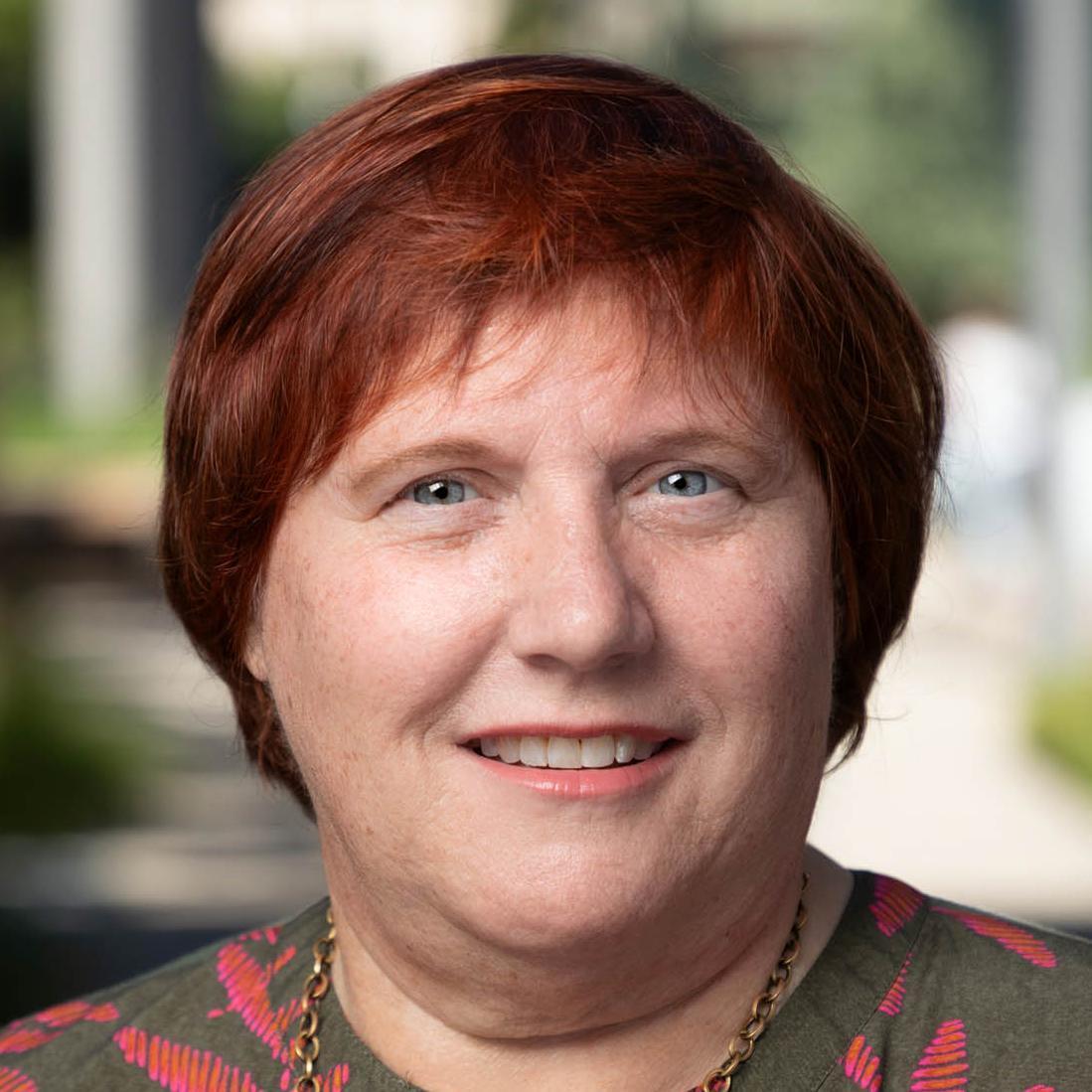 Naomi Arnst headshot