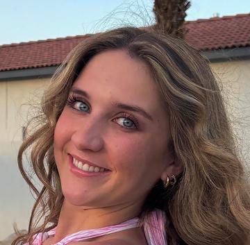 Caitlin S headshot