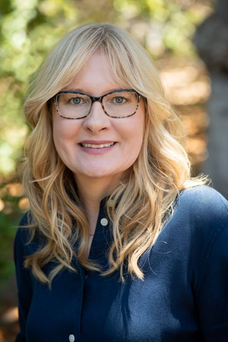 A headshot of Julie Jennings