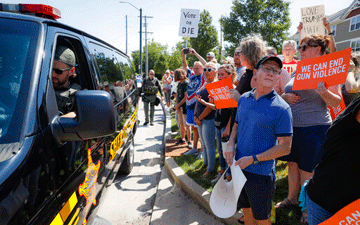 People protesting gun violence