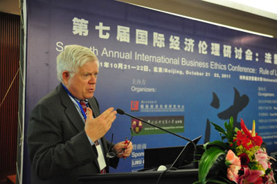 Kirk Hanson speaks at the annual international business ethics conference