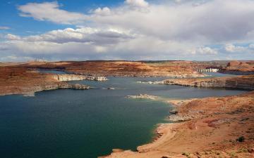 The Colorado River leading up to a dam. Photo Credits: Silvia Fang/Unsplash.