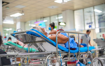 Patient on a hospital gurney waiting to see doctor and treatment in hospital. By Rungruedee_Adobe Stock.