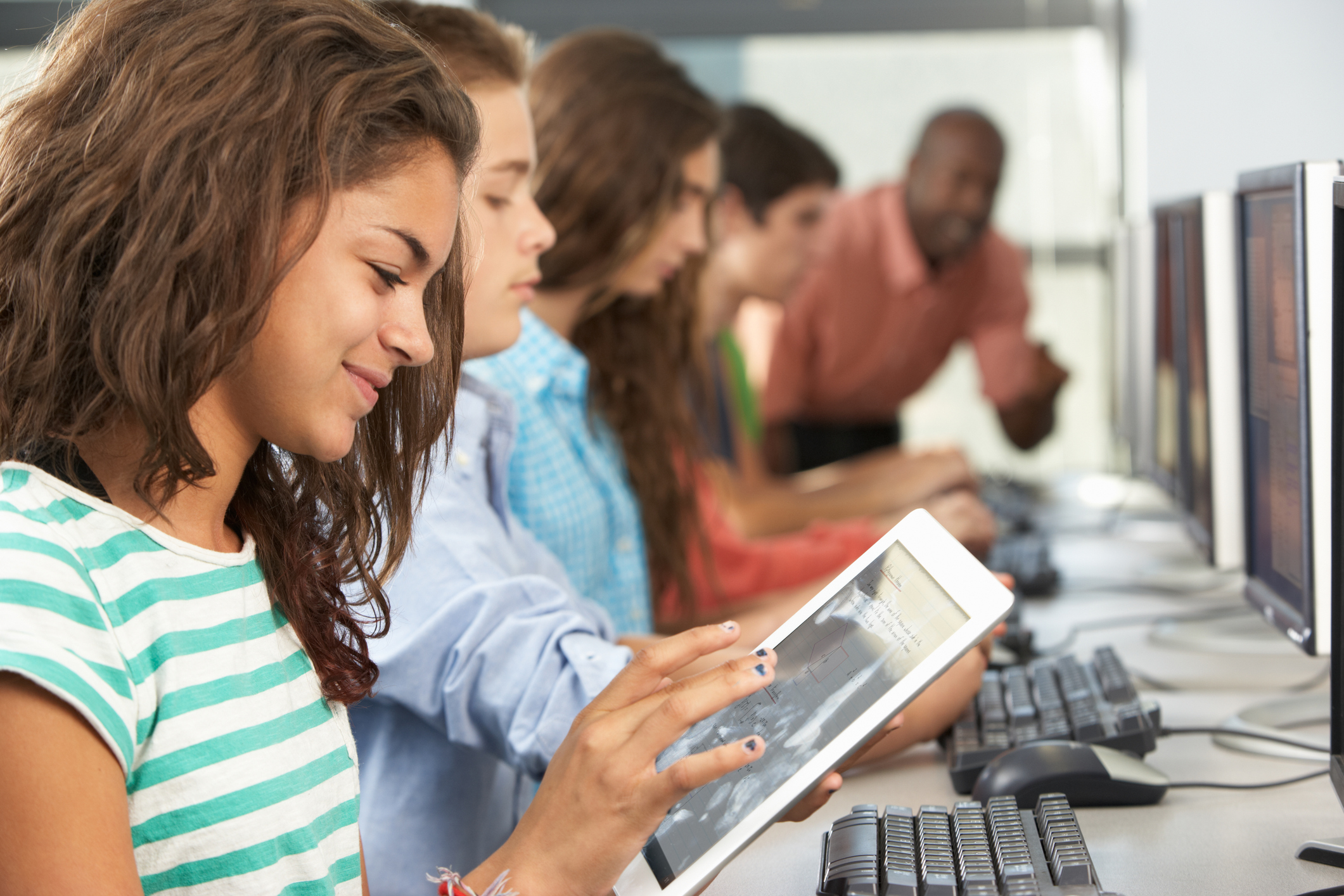 HS student using tablet