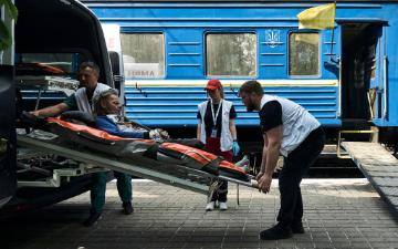 Injured people in Ukraine image link to story