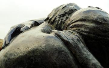 Statue figures embracing one another