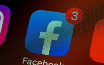 Facebook app icon with a notification badge showing three unread messages. image link to story