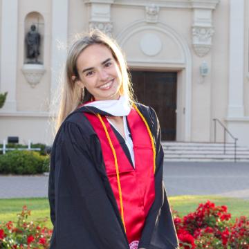 2022 Graduate Claire Murphy