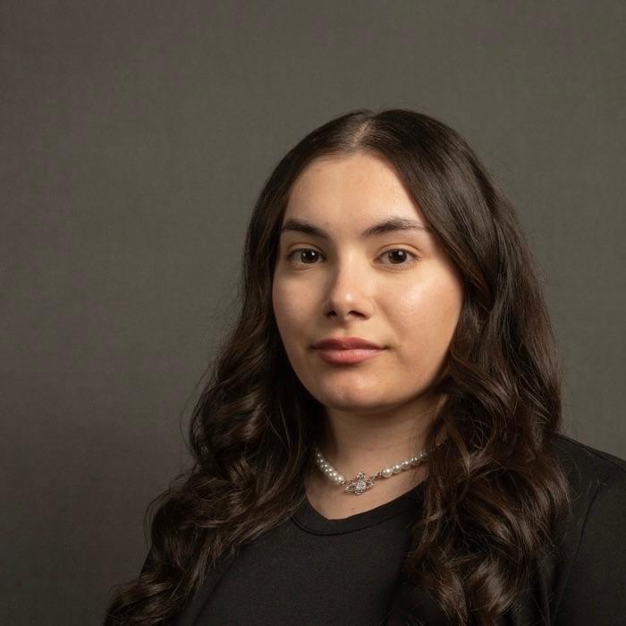 Mia Flores