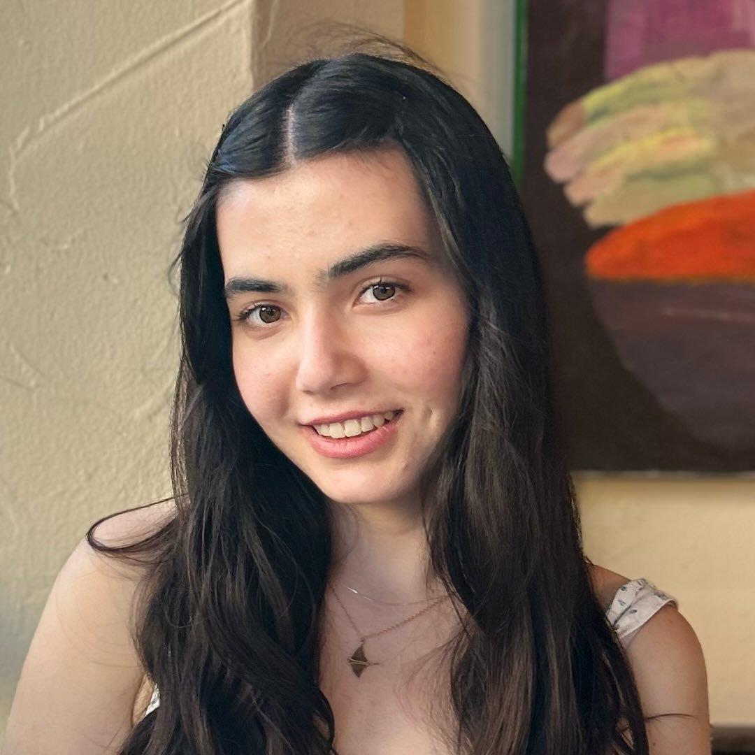 Liz Mori 28 