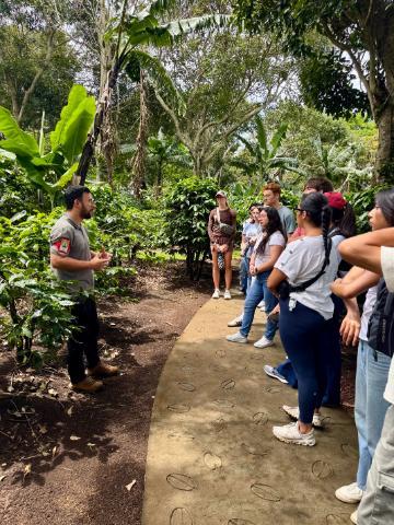 SM25 Costa Rica students with coffee growers