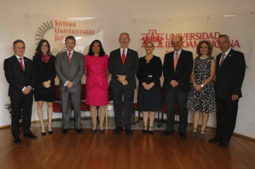 Board of Universidad Iberoamericana Puebla, in the middle President Fernando Fernández Font, S.J.
