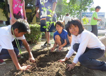 Anne Sanchez on right | Thriving Neighbors After School Program | 2013