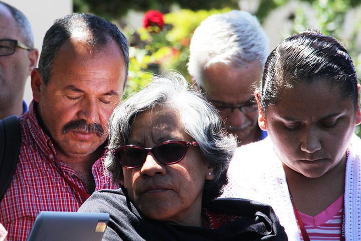 Sr. Teresa Montes-Lara and students  image link to story