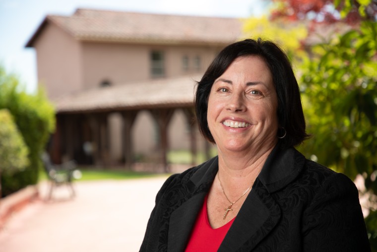 Lisa Kloppenberg headshot on campus