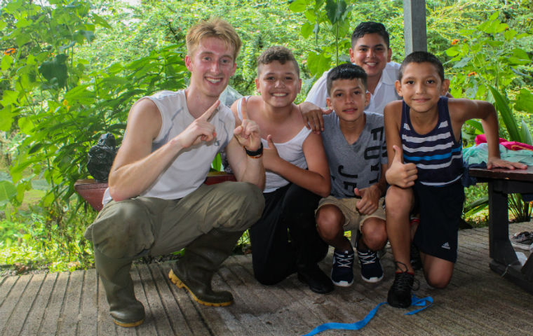 Photo of Study Abroad Student Riley in Costa Rica with four elementary age students