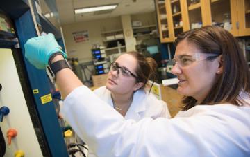 Amelia Fuller works in the lab with Tara Karanik 19.