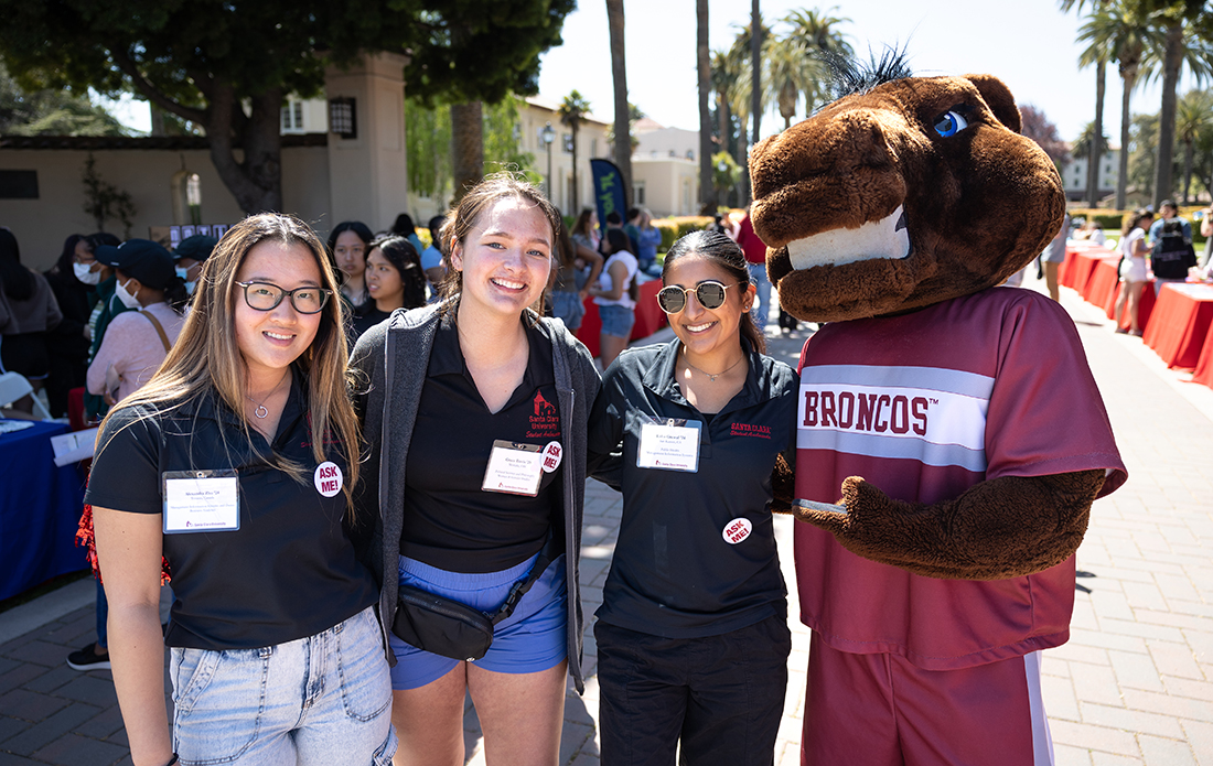 Alex Zhu (left) standing with fellow student ambassadors Grace Davis ’25 and Esha Grewal ’24 and Santa Clara mascot Bucky the Bronco on Preview Day.