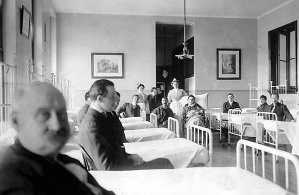 Titanic survivors at St. Vincent's Hospital New York 1912