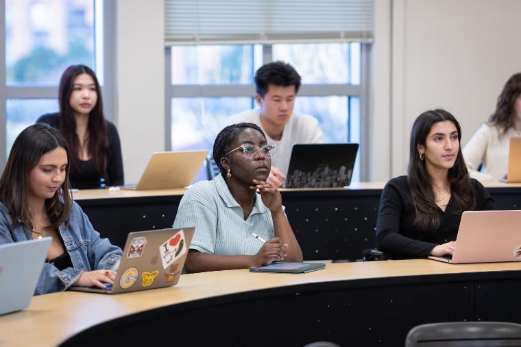 Leavey first year students in classroom for BUSN 70: Contemporary Business Issues