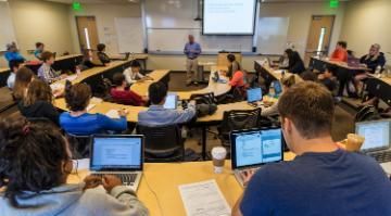 Santa Clara University business undergraduates learn from distinguished scholars and experienced executives