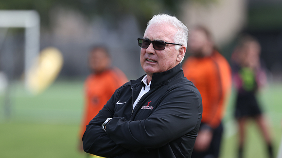 Man standing with his arms crossed.