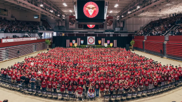 A panorama shot of a large group of incoming SCU students in red t-shirts. 