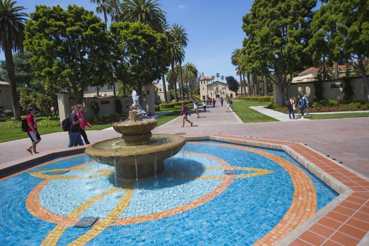 Picture of Palm Drive and Fountain 