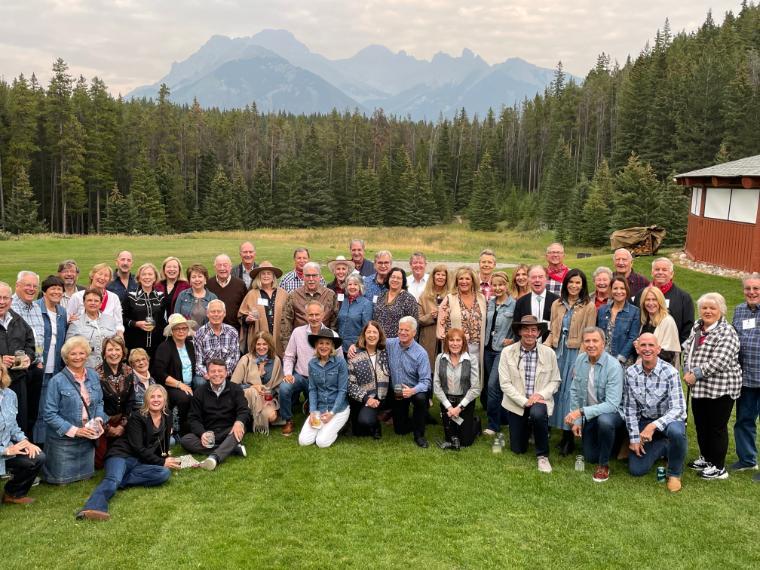 Fellows Travel: Group Picture MTN