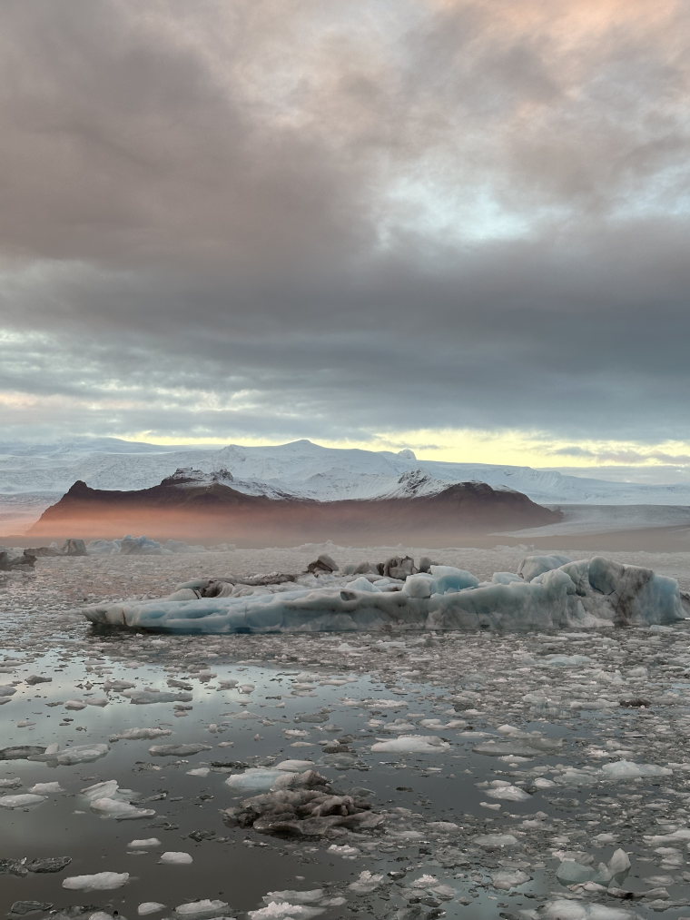 Iceland at sunset at a glacier lagoon that is half melted - Iceland at sunset at a glacier lagoon that is half melted Link to file