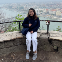 Jaida Da Luz sitting at a photo viewpoint
