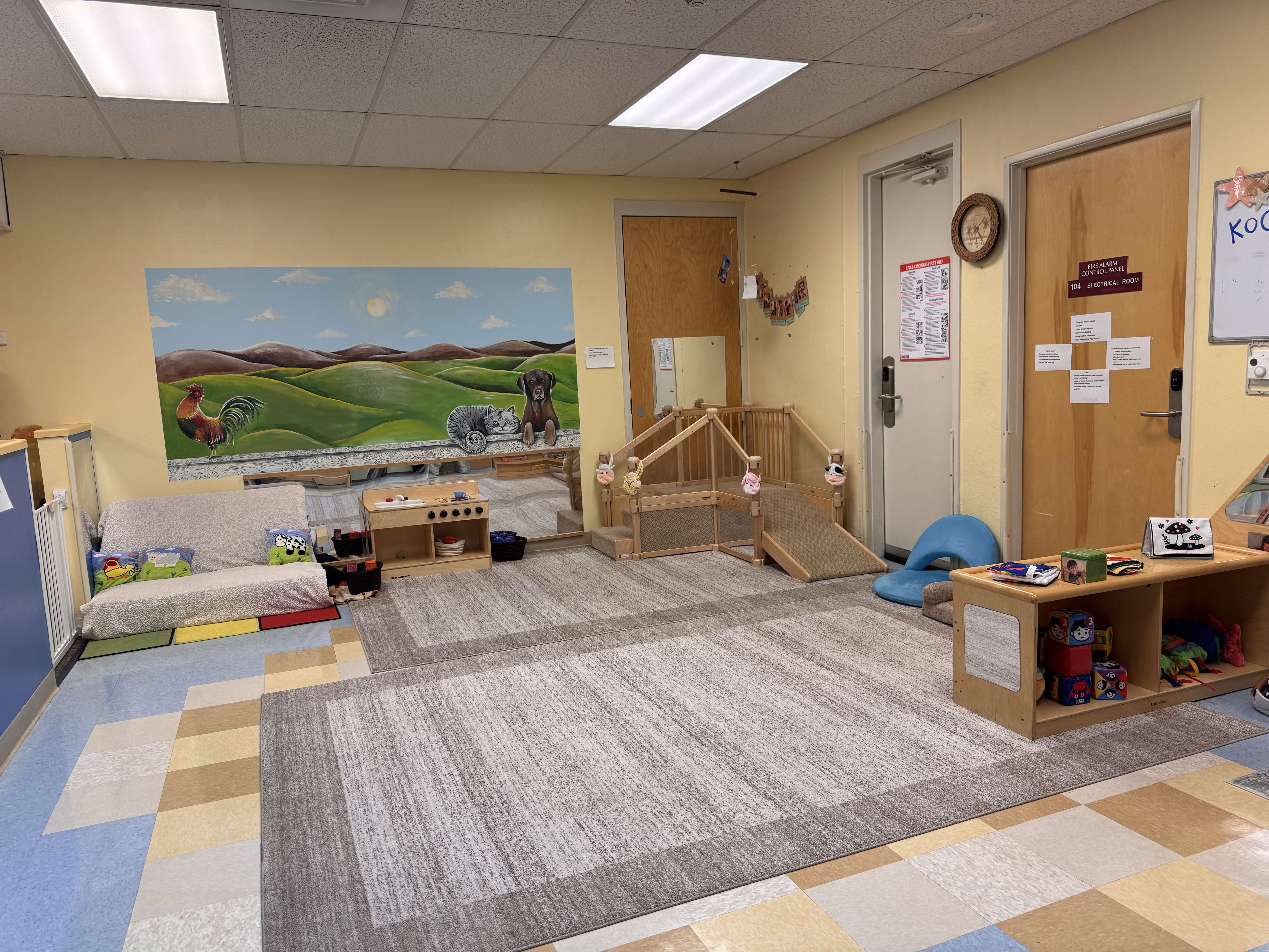 Starfish room nursery play area mural of animals on a farm