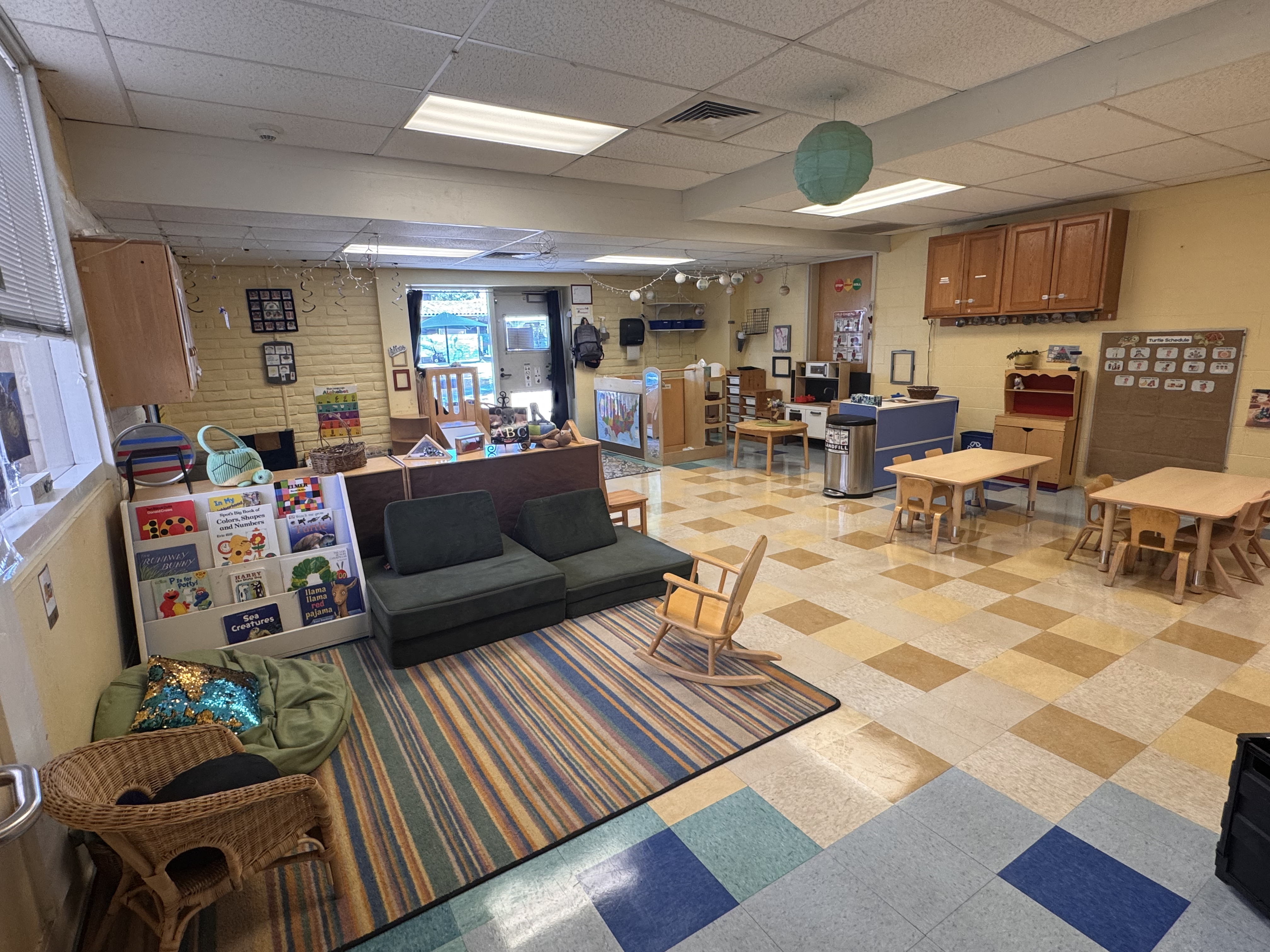 Turtle classroom (tables, chairs, carpets and reading nook)