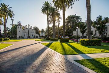 Image of the Mission Church at SCU from Palm Drive