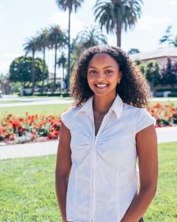 Saron Weldemariam '26, a double major in political science and sociology