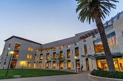 Exterior photo of Leavey School of Business at dusk.