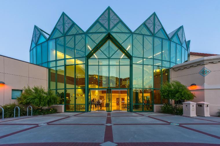 vari hall