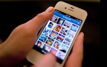 Mobile phone image link to story