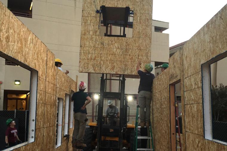 SCU’s Tiny House takes shape as undergraduate teammates install the SIPS (Structural Insulated Panels). Credit: Jonathan Borst ’19